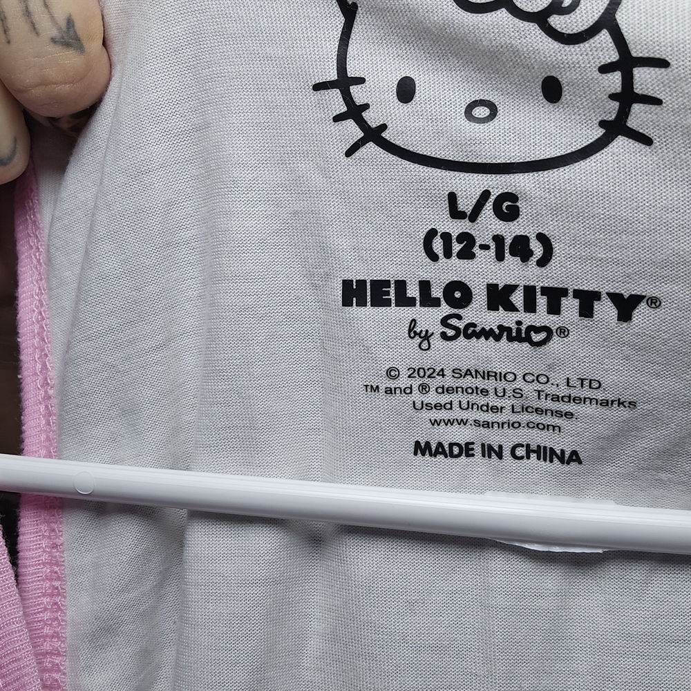 Hello Kitty‎ White and Pink Graphic Tee - Picture 2 of 4